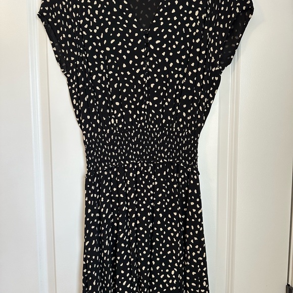 Super Cute mini dress! Short sleeves. Buttons details on the front! - Picture 7 of 9